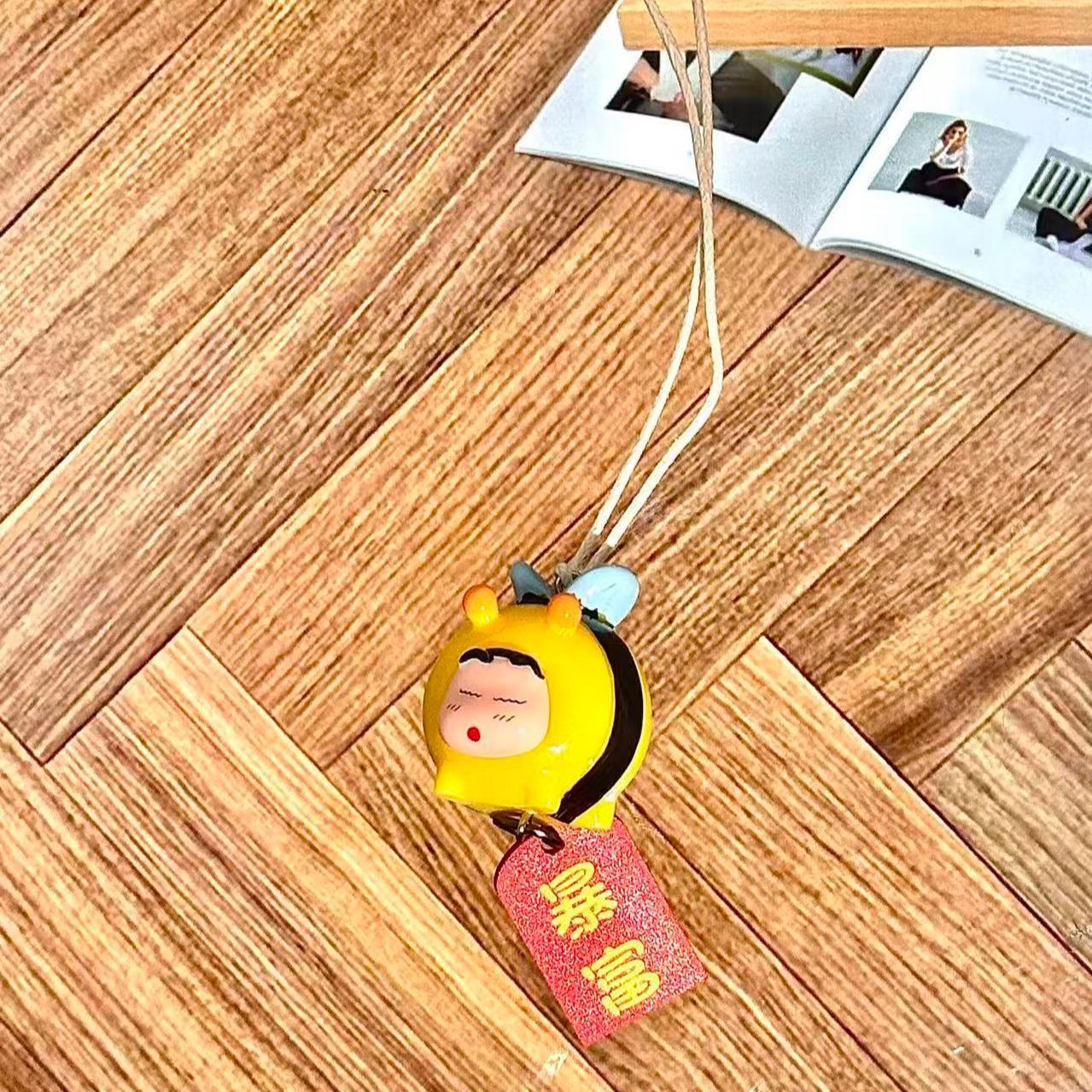 Crayon Shin-chan Bee Cosplay F - Interior Design Application review and price