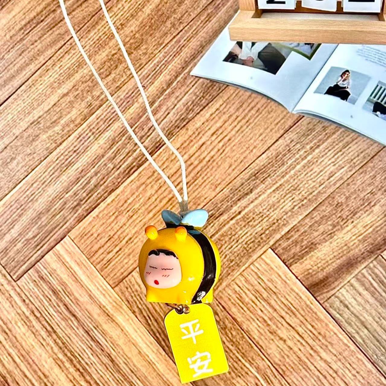 Crayon Shin-chan Bee Cosplay F - Interior Design Application review and price